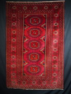  Turkmen rug, very fine weave, good wool, excellent colour. Perfect condition. Circa 1900. Size: 5ft 9in x 3ft 10in.
