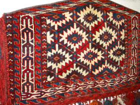 Jomud Asmalyk in perfect condition, ca. 82 x 47cm, about 1860/70, good colors, complete tassels-but without cat. :-)  