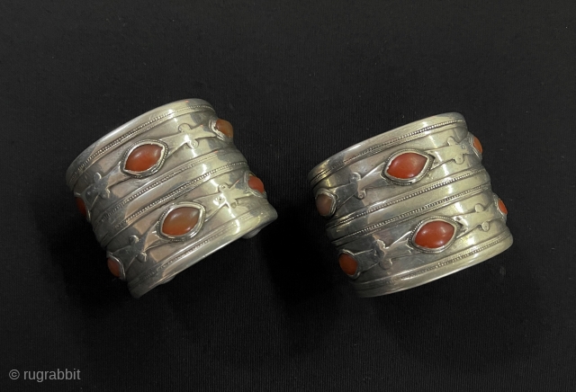 Central - Asian Turkmen Antique Pair of Turkmen Traditional Silver Cuff Bracelets and Arm band & Desbend with Carnelian. Turkmen Art Collector Bracelets Jewelery.Size - ''6 cm x 5 cm'' - İnnir  ...
