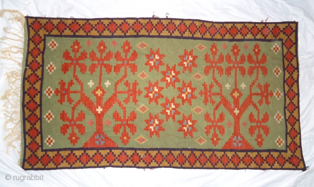 Antique swedish rollakan Killim.
Excellent condition.
Size 4.5×2.5                           