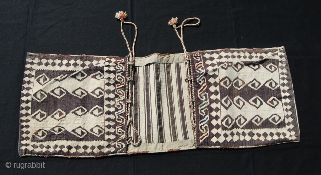 Shahsavan Modern Art. - Shahsavan Moghan khorjin. Cm 42x120 ca. Late 19th or early 20th c. Wool & cotton. Positive/negative dragon. simple, abstract, very minimalistic design. Except for two tiny stains, it's  ...