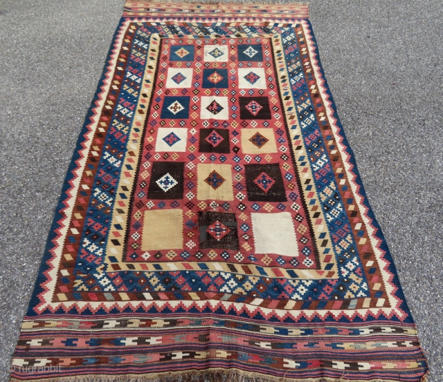 Antique Qashqai  Kilim kelim

Natural dyes. Slight wear. Limited restorations.  Check photos please.

Size: 271 x 150  

We ship from France. To EU: no custom taxes.
      
