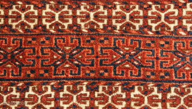 Last quarter 19th century Tekke Ensi very good condition and natural colors.
size 3.11x4.9                    