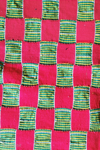 Kente Chief's Cloth
aproximately 120 cm x 198 cm
heavy cotton weave, very unusual item                    