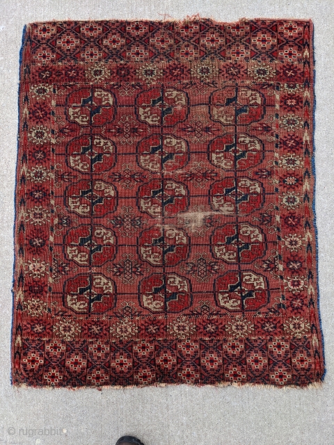 Antique Tekke Turkman wedding rug. Battered and bruised it would be great for use as a scatter rug. Freshly washed.

3ft 1in x 3ft 10in

Cheers!         