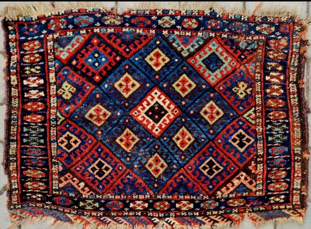 Old Jaff kurdish .
All natural dyes.
Size : 73x95 cm                        