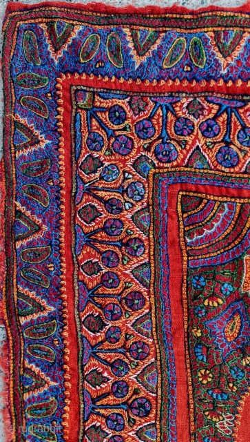 Hüseyin Arisoy 
Old qasqai textile ...
 Size ; 85x85 cm,
Kirman.                       