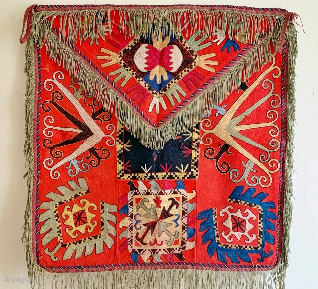 An exceptional antique Uzbek Lakai tribe silk embroidery known as Ilgich / Ayna Khalta. Dating to the 19th century, this is unquestionably one of the earliest, most coveted and unusual examples you  ...
