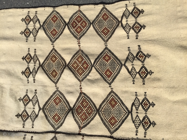 North african kelims 
Wool and wool
Size 252/135 cm                         
