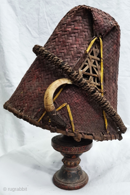 Hat, Naga People, Kalyo-Kengyu ethnics group, Northeastern India.
Cane, A red-dyed woven cane conical-shaped warrior's interwoven in typical fashion. There may have been a boar's tusk attached to the front.
Early to mid-20th century.
Its  ...