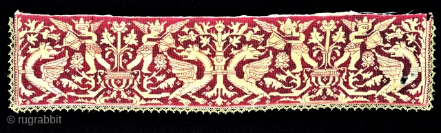 Rare and fine border of a towel with original lace edging, silk open-stitch embroidery on linen ground with mythical Classical themes, exquisitely rendered. Circa 1600. Abruzzo in Sicily. Its imagery is identical  ...