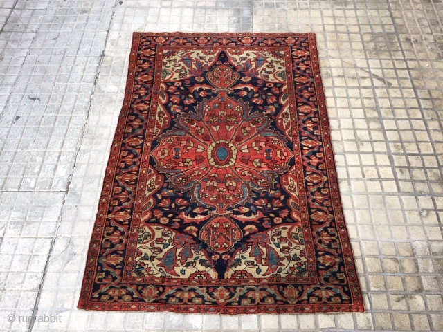 fine malyer good condition size 150x100 cm with very nice aubergine color                     