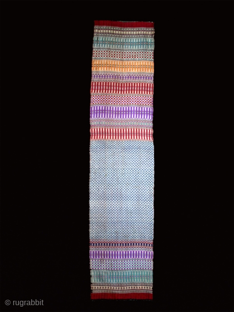 Rda men's ceremonial wrap (fragment?) cod. 0485.Silk. Arab or Jewish people. Mahadia area. Tunisia. Early 20th. century. Very good condition. Cm. 40 x 170 (1'4" x 5'7").
Sewn onto a cotton back and  ...