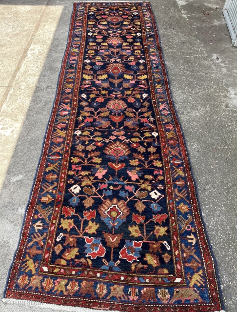 Antique Kelleh Bakhtiari 400x115
Full pile superb piece with great colors                       