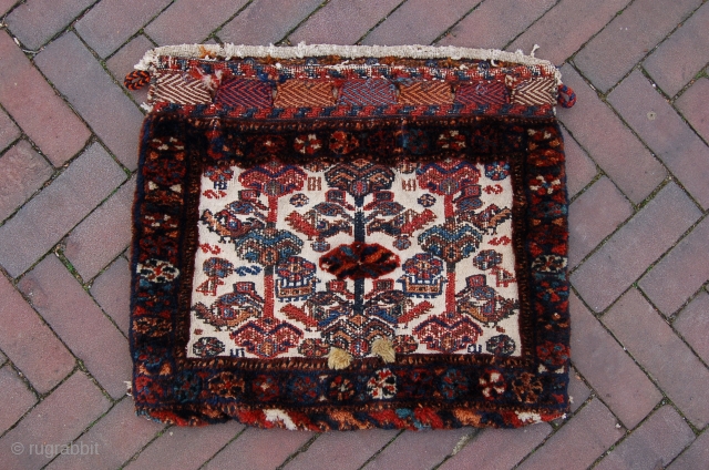 antique Luri Bakhtiari Khordjin bag 54 x 45 cm (1ft 10"x 1ft 6") last quarter 19th century, all natural dyes, good condition (very minor issues), wool knotting on an cotton kilim backgound  ...
