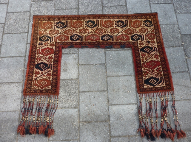 Ersari Kapunuk, 97 x 43 x 145 cm, 38" x 17" x 57".
                    