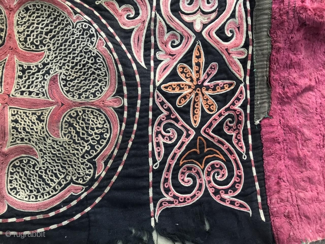 Kazakh- tuskiiz, Centrai Asians (Non-Turkmen) embroidery, carpet for decorating the walls of the Yurt, 1940-50 East Kazakhstan.                