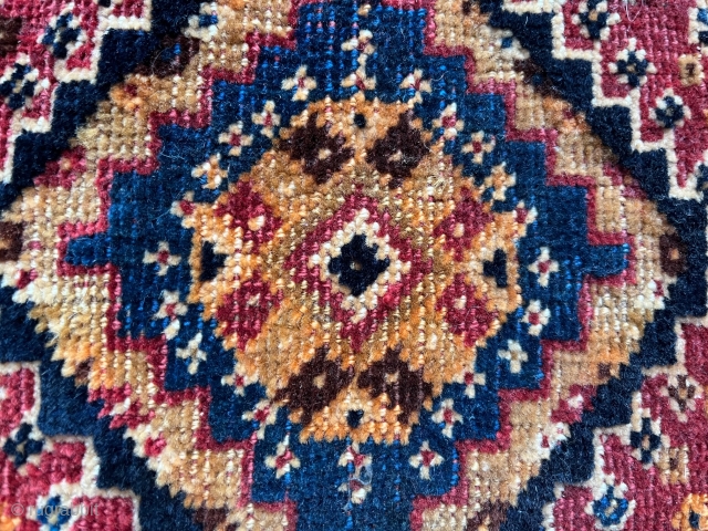 Southpersian bagface
antique 
maybe from around 1910
Gashgai?
Size: 27 x 30 cm approx

in a worn condition

tammo_koenig@aol.com                   