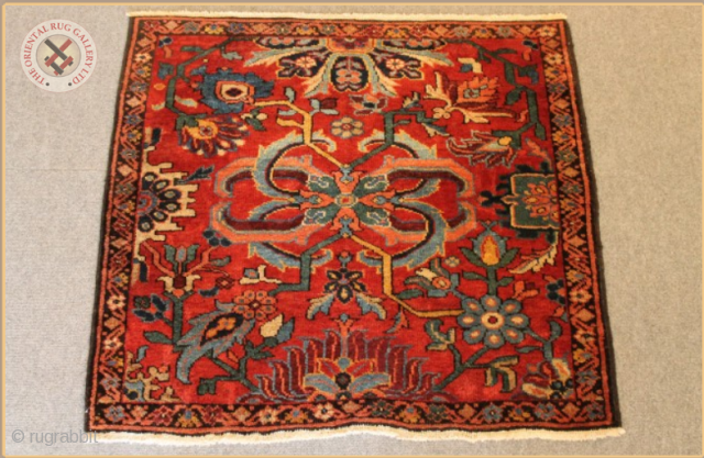 TR 1180 - 
Antique Ziegler rug circa 1890 wool on cotton foundation
Very good condition
Size : 1.00m x 1.09m  3`3" x 3`7"           