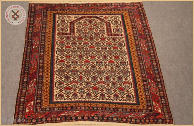 Daghstan - 
Very fine antique Daghstan rug circa 1900 wool on wool foundation
Very good condition
original fringes, kilim ends and edges
Size : 1.47m x 1.20m  4`10" x 3`11"     