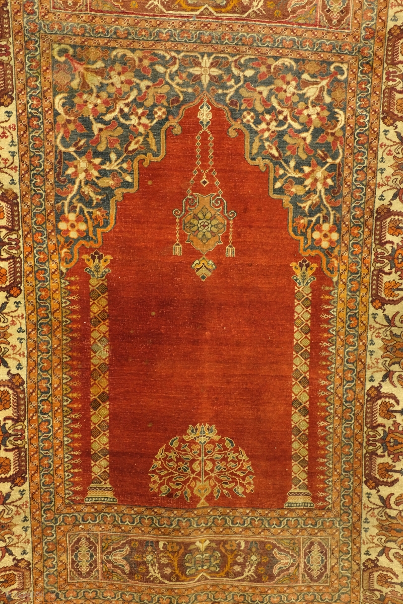 Antique Turkish prayer rug, Hereke, 188 x 126 Cm. Excellent condition