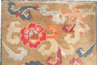 



Tibetan Khaden rug with auspicious bats and scrolling peony pattern.  L: 160cm/62in and W: 94cm/37in. Undyed wool warp and weft and the pile may be possibly undyed as well, quite unusual  ...