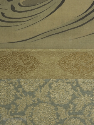 Large Edo period scroll painting by Kano Isen'in Naganobu


A truly magnificent and impressive painting by the seventh head of the Kano School, Kano Isen'in Naganobu. (1775-1828). The painting stands 173cm tall x 110  ...