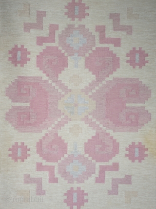 Pink Mid Century Swedish Rollakan Rug Circa 1950

A pretty and striking Swedish flat weave (Rollakan) Rug, 200cm x 137cm (78 x 54 inches).

With it's delicate pastels and graphic drawing style, the design and colour  ...