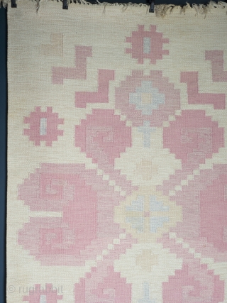 Pink Mid Century Swedish Rollakan Rug Circa 1950

A pretty and striking Swedish flat weave (Rollakan) Rug, 200cm x 137cm (78 x 54 inches).

With it's delicate pastels and graphic drawing style, the design and colour  ...
