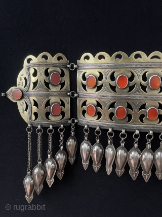 Central - Asian Turkmen Traditional Silver Headpiece & Pedimen Fine Gilded with Carnelian Turkmens Use it on Special Occasions and Weddings. Great Condition! Size - Lenght : 34 cm - Edge Height  ...