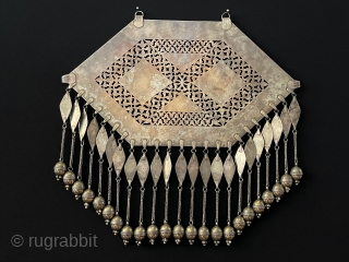 Central - Asian LARGE ! Antique Turkmen Tribal Silver Wedding Necklace & Gonchuk Fire Gilded with Carnelian. Turkmen Art Collector Jewelery. Size - ''42 cm x 44.5 cm''
Tassels : 17.5 cm -  ...