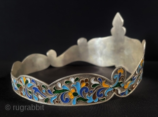 Antique Uzbekistan - Bukhora Tribal Silver Enameld Crown All Silver Handcrafted.
This is Bokhara Art Collector Crown. Great Condition. Size - ''17.5 cm x 16.5 cm''
Height : 10 cm - Circumference : 56  ...
