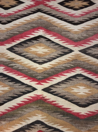 Antique Navajo rug.
Butifull coulers.
Need little repairing in borders.
Size 3×5 feet.                       
