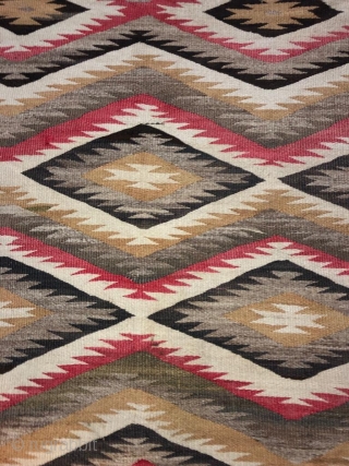 Antique Navajo rug.
Butifull coulers.
Need little repairing in borders.
Size 3×5 feet.                       