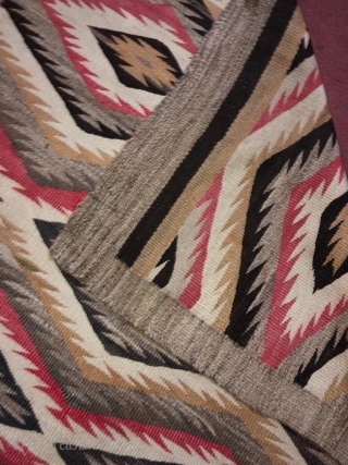Antique Navajo rug.
Butifull coulers.
Need little repairing in borders.
Size 3×5 feet.                       