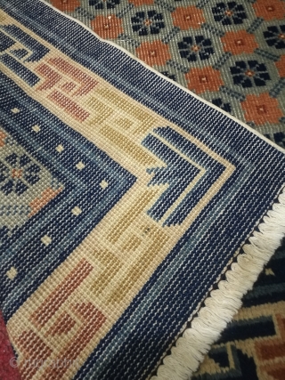 Antique Chinese carpet.
Size 4.5 by 2.5 feet.                          