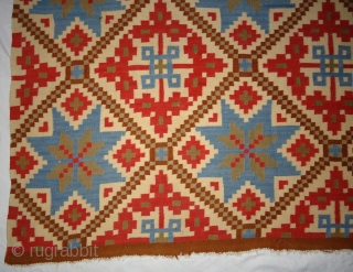 Handmade Bessarabian Kilim.
Excellent condition.
Size 4 by 3.6 feet.                         