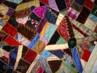 Vintage crazy quilt .good condition
Material . Silk cotton velvet and silk embroidery.
Size. 5 by 5.9 feet.                 