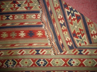 Antique handmade Caucasian small Kilim.
Excellent condition.
Size 23 inch by 22 inch.                      