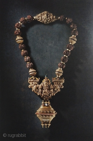India. Jewels that Enchanted the World. Moscow, Kremlin Museums and Indo-Russian Foundation Publishing, 2014, folio (35 x 28cm), 428 pp., 430 colour illus., cloth, dust-wrapper. Catalogue of an exhibition at the Moscow  ...