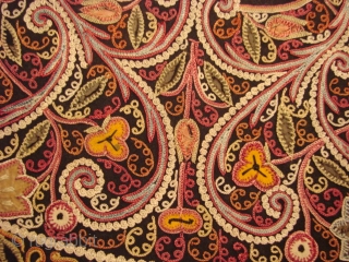Persian embroidery. Fragment.
Diameter 130cm.
19th Century.                            