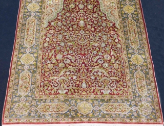 Crazy fine Hereke silk prayer rug. Özipek. Turkey. 139 cm X 99 cm. 55" x 39". In my auction January 23, 2021. Lot # 487. www.homm.me       