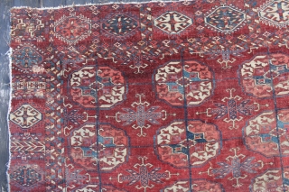 Akhal oasis Tekke around 1800 almost identical copyin book of Elena Tsareva 
Turkmen Carpets page 54 Illustration 28 
with strong signs of use.
Size: 193x188cm         