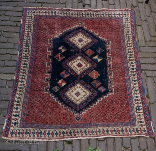Charming small Afshar rug, ends secured, wool on cotton

90 x 104 cm.                     