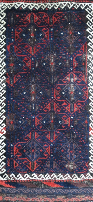Baluch balisht or poshti with a hexagonal repeat rarely seen in this small ilongated format. Vibrant red, 2 blues, 2 purples, 2 browns and a few silk knots (very classy)   