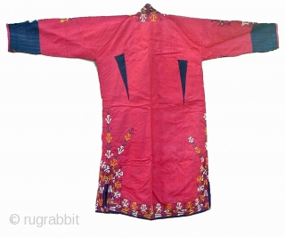 Chyrpy, Coat for a women
from the Turkmen Tekke
Silk Embroidery on Cotton
20th centuy
Perfect Condition
About 115cm long
Please inquiry for more information
Thank you for visiting my website
www.m-beste.com         