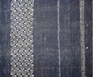 Loin Cloth from Mizzoram
50x110cm
Lushai Tribe, Mizzoram, North East India)
20th century
Indigo dyed cotton
Very fine weaving
I have more pieces in stock, please inquire
Feel free to ask for more information
      
