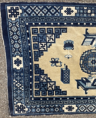 Antique chinese-mongolian carpet.
118 x 192 cm
good pile
                          