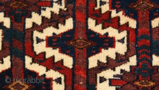 Small Yomut Asmalk Last quarter of the 19th century very good condition and good colors.
size 16x28 inch                