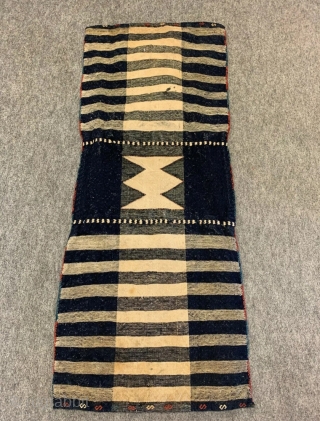 Antique Azeri Verneh Shaddah (Shahsavan?) embroided Kilim Saddlebag with naturel dyes, good condition, probably from Karabach area
~ 1900/1920

124x53cm

Mail: goekay.sargin@yahoo.de              